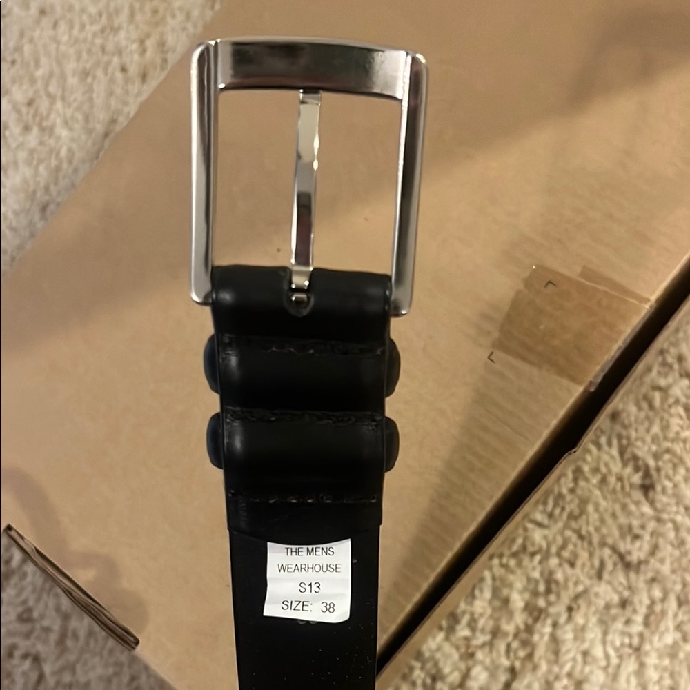 Classic Black Leather Belt with Silver Buckle - Picture 2 of 2